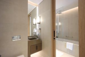 Stunning 1BR with Marina View And Beach Access