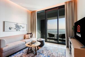 Stunning 1BR with Marina View And Beach Access