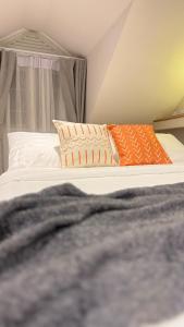 Nueng Rana 113 Unique House in Chinatown 3BR 2BA