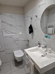 Hotels Cit'Hotel Logis De Brou, Bourg en Bresse : photos des chambres