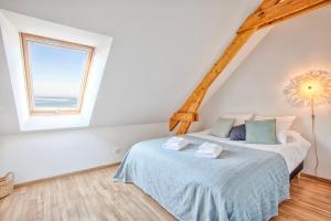 Maisons de vacances Gite La Ligne Bleue front de mer et vue sur une Tour Vauban : photos des chambres