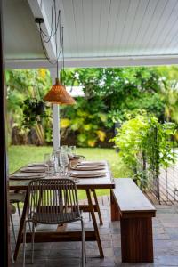 Villa Bulbul by Dodo Retreats - Colonial Style Villa 150m from Beach