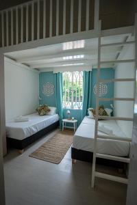Villa Bulbul by Dodo Retreats - Colonial Style Villa 150m from Beach