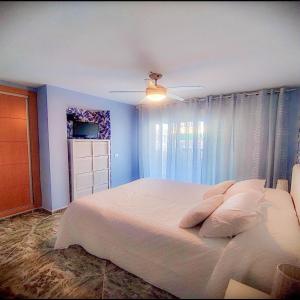 Sol & Beach Apt- Coastal Retreat by the Sea