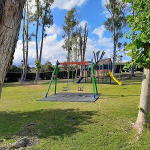 Sol & Beach Apt- Coastal Retreat by the Sea