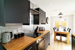 Spacious 4-Bed Home Near Cardiff Centre Free Parking & Garden Long Term Stay Offers