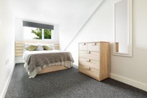 Spacious 4-Bed Home Near Cardiff Centre Free Parking & Garden Long Term Stay Offers