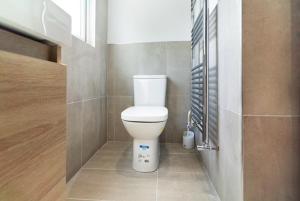 Spacious 4-Bed Home Near Cardiff Centre Free Parking & Garden Long Term Stay Offers