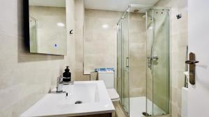 Modern Central Apartment - South Costa, Nerja