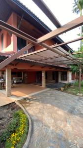 Coastal Lodge Bang saray