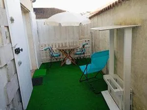 Entire Duplex, Breakfast Nook, Patio, Secure Parking - Genté