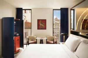 Chambre Lit King-Size Premier avec Balcon