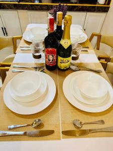 FYLL Homes - Francheska Suite Stylish 1-Bed Apartment with FREE parking in Cavinti Near Hulugan Falls