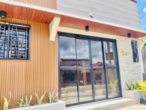 FYLL Homes - Ysabella Suite Stylish Art Deco 1-Bed Apartment with FREE Parking Near Pagsanjan Falls & Caliraya