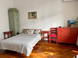 Sunny apartment near the Castle