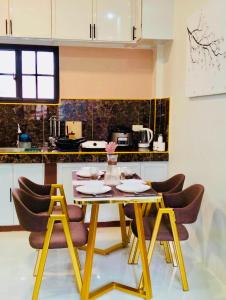 FYLL Homes - Ysabella Suite Stylish Art Deco 1-Bed Apartment with FREE Parking Near Pagsanjan Falls & Caliraya