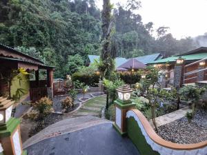 Sams Bungalows And Treks