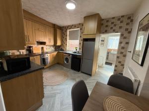 3 bed Jct 37 M1 luxury stay!
