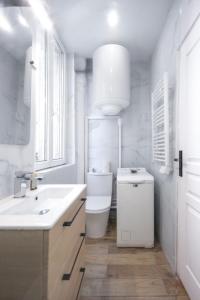 Studio à 2 min métro 13 - accès Paris Champs-Élysées