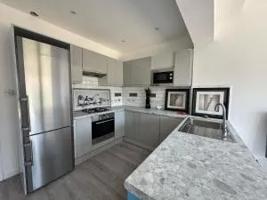 Belvedere Lodge - Spacious 6 Bedroom Retreat - 贝克斯利黑思