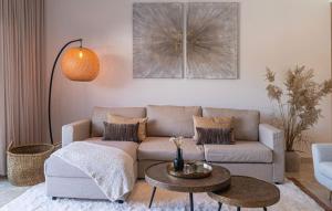 Serene hideaway, luxurious 2-bedroom penthouse apartment in the exclusive Paraíso Pueblo