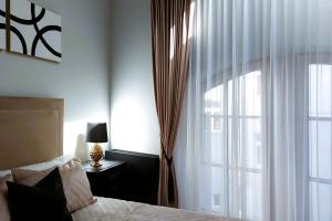 Elumen Studio Apartment I near Cathedral & Bernardine Park