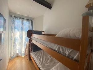 Duplex familial 2 chambres avec piscine et parking, accès lac - FR-1-782-55