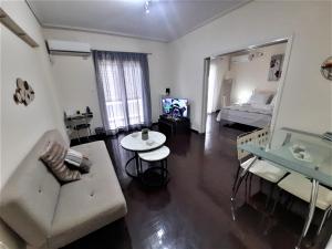 Port & Metro Escape Cozy Balcony Apartment in Piraeus - Ubytování bez kategorie ve městě Pireus