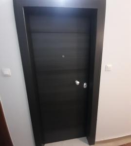 Port & Metro Escape Cozy Balcony Apartment in Piraeus