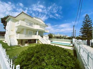 Seaside & Pool Apartments