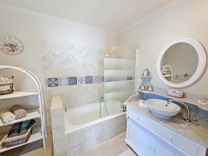 Chambre dHôtes "Fragonard" Jardin et Piscine