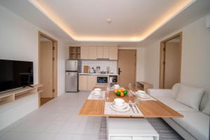 now condo near beach 2bedroom