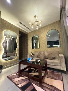 Luxe Lagoon by La Faustoo