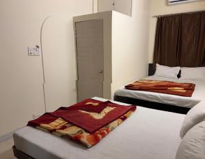 Hotel Savera Holidays Main Market