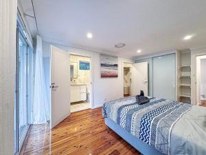 Spacious 4-bedrooms apartment in West Ryde with WiFi, AC