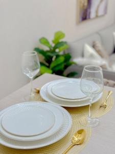 Eastovia Suites city center condo with pool at Fame