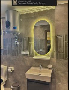 crystal palace pyramids hotel