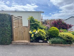 32 West Down Farm Caravan Park - quiet and idyllic!