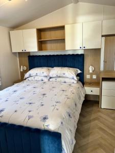 32 West Down Farm Caravan Park - quiet and idyllic!