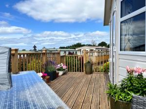 32 West Down Farm Caravan Park - quiet and idyllic!