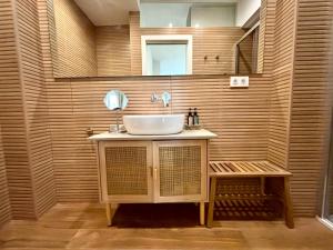 Eva Recommends Lineros