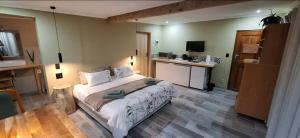 Flip Flops King Room