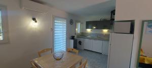 Maisons de vacances Villa Santa Giulia Proche Porto Vecchio residence RIVIERA avec piscine : photos des chambres
