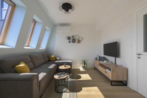 One BR Free parking Center