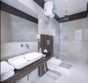 Hotel De Moon Residency-National Highway-8, Mahipalpur,