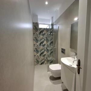 Aquarella-stylish veranda apartment in centre of Poros town