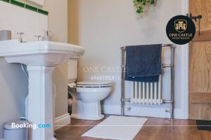 Exclusive Deals l Last-Minute Specials l Free Parking I Short term Booking l Garden I Sleeps Up to 6 l 3 Bed & 2 Bath I One Castle Apartments Short-lets and Serviced Accommodation