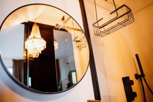 Versace on the floor Water suite