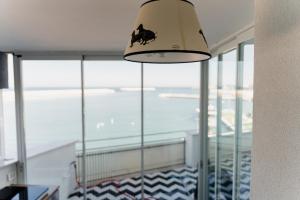 Versace on the floor Water suite