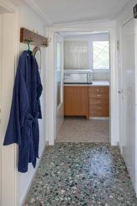 Annis Apartments - Full Moon On The Roof